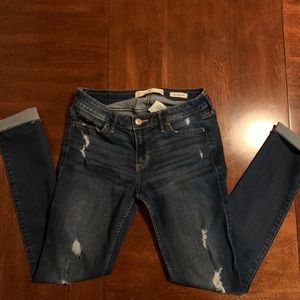 Distressed Denim Jeans 👖